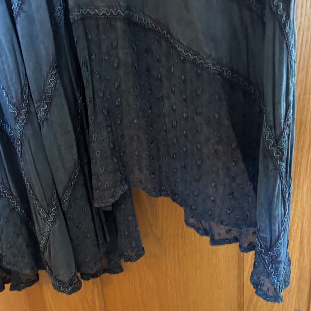 Sleeveless Blue Maxi Dress with Lace Bodice - Picture 6 of 8